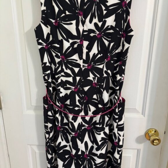 London Times V-Neck Sheath Silhouette Black & White Floral Dress w/Belt Sz 8 - Picture 8 of 8